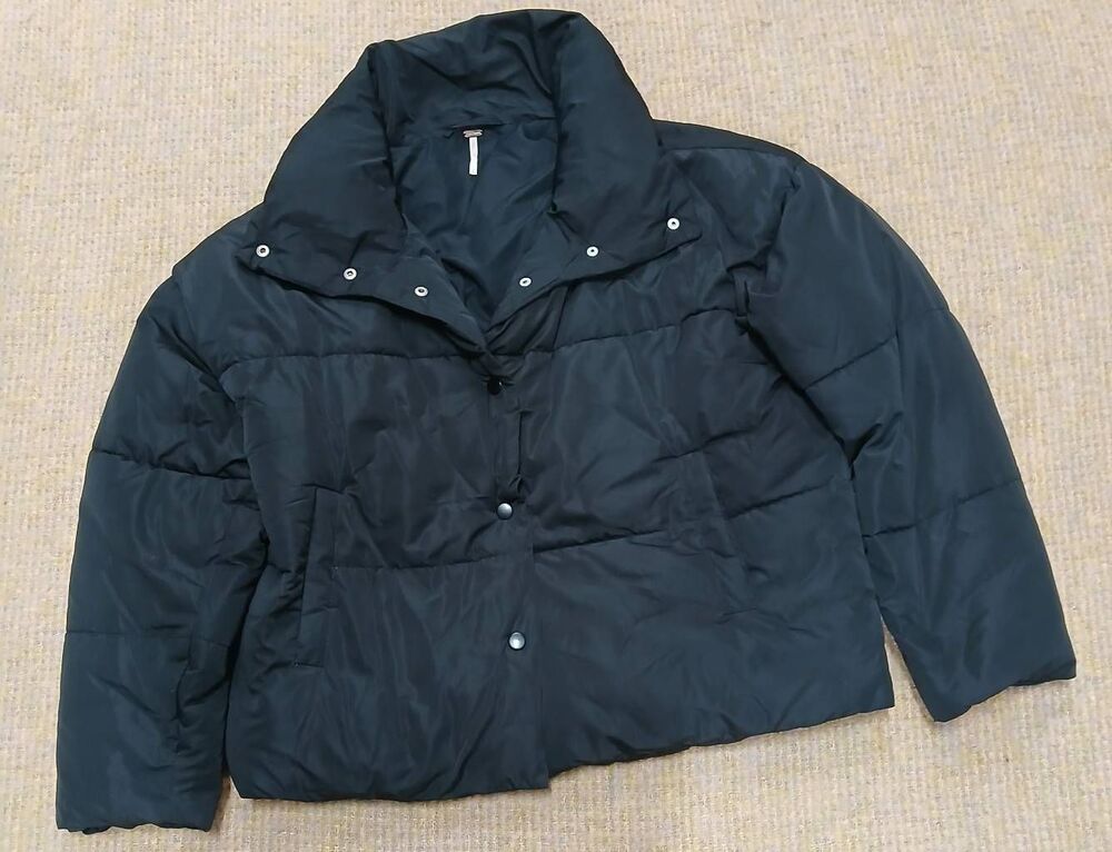 Free People womens medium cropped boxy puffer jacket black coat